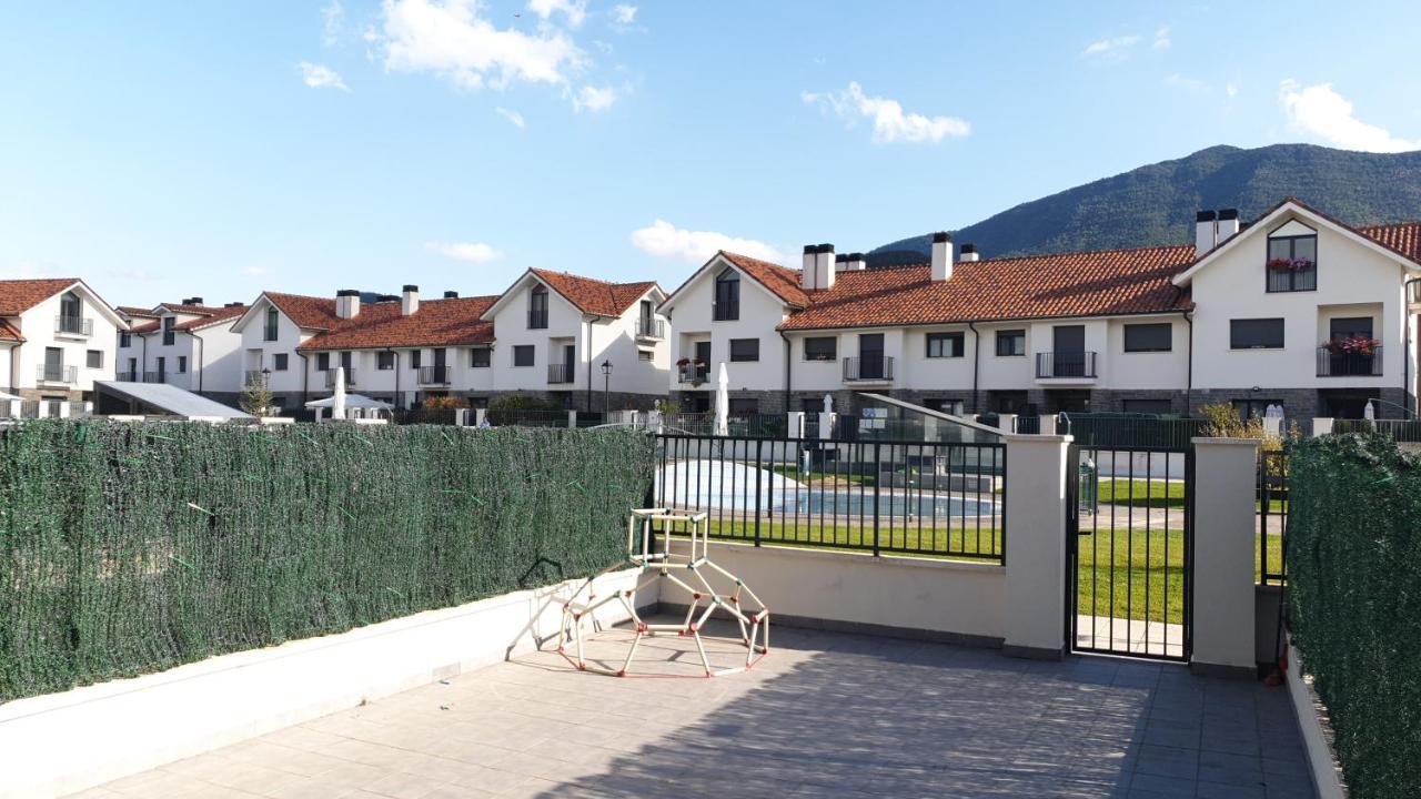 Villa Montes Pirineos Santa Cilia de Jaca Exterior photo